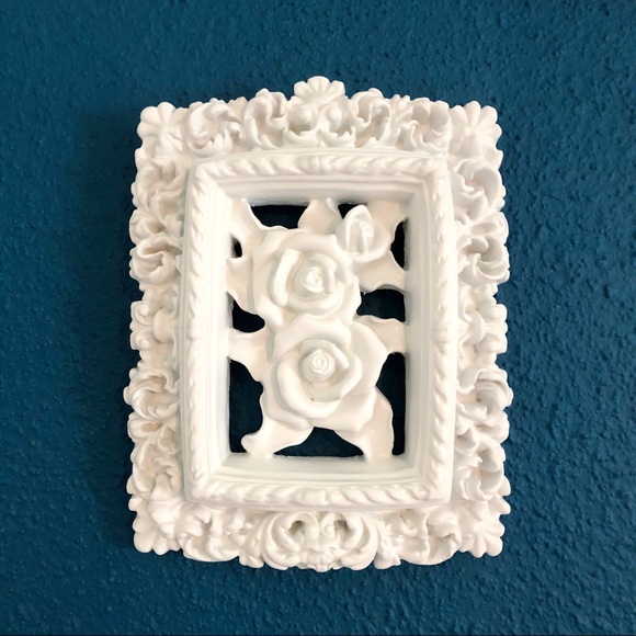 Pair Vintage Chalkware White Floral Wall Hanging - Picture 2 of 8